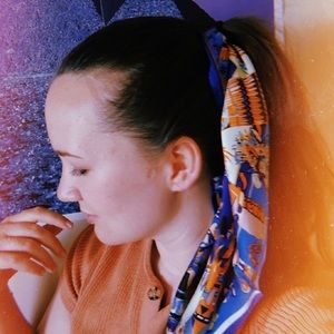 Meet your Posher, Lauren